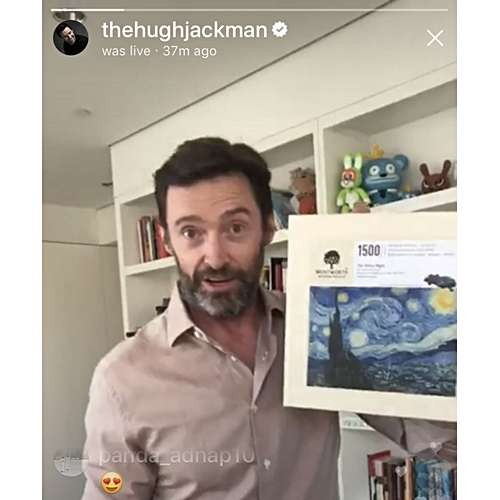 Hugh jackman jouant au puzzle